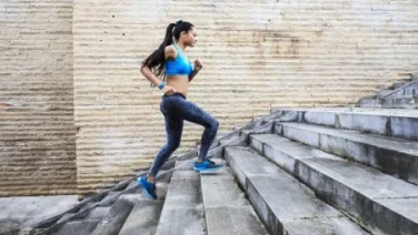 Ponte en forma paso a paso subiendo las escaleras