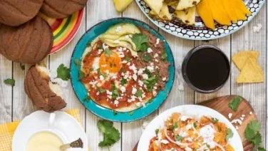 Receta: Huevos escalfados y salsa de tomate picante