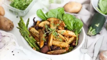 Receta: Tazón para el desayuno con camote, espinaca y aguacate